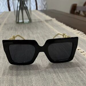 NWT Black Square Fashion Sunglasses